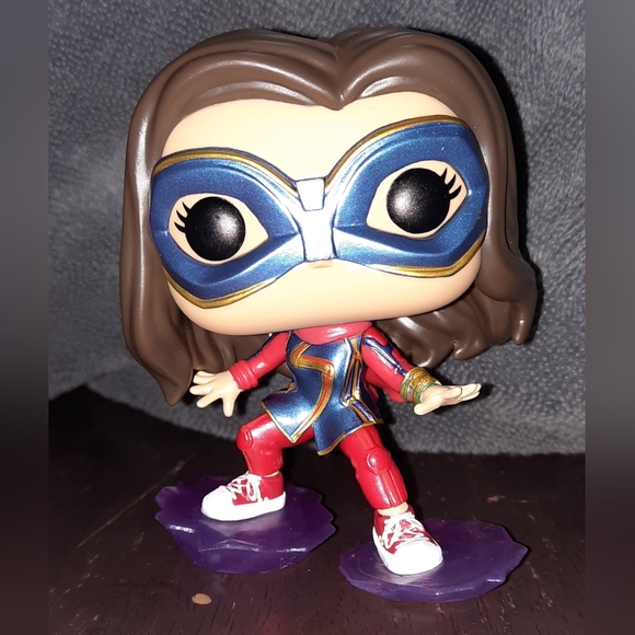 Funko POP, bobble-head figurineMs Marvel Amazon Exclusive. - Picture 4 of 6